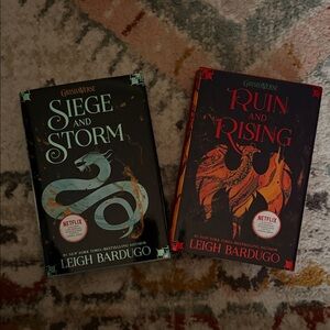 Grishaverse Book 2 & 3 Set: Siege and Storm & Ruin and Rising By Leigh Bardugo.